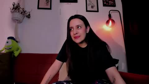 Snapshot of mrbuu_ chatting on February 23, 2026, 5:27 am Laura online show from February 23, 2026, 5:27 am