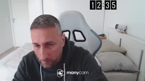 Snapshot of mrdr000 chatting on March 18, 2026, 11:35 am mrdr000 online show from March 18, 2026, 11:35 am