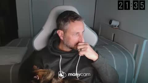 Snapshot of mrdr000 chatting on April 1, 2026, 7:33 pm mrdr000 online show from April 1, 2026, 7:33 pm