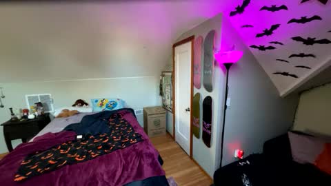 mrfanceypants online show from November 17, 2025, 10:04 pm