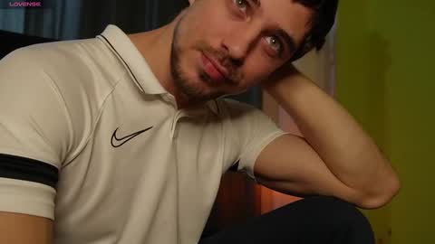 Snapshot of mrgreeneyes01 chatting on January 25, 2025, 7:28 pm juan luis online show from January 25, 2025, 7:28 pm