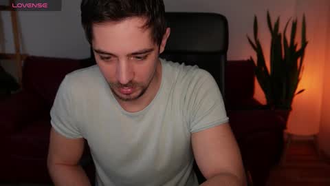 Snapshot of mrgreeneyes01 chatting on February 5, 2025, 5:30 am juan luis online show from February 5, 2025, 5:30 am