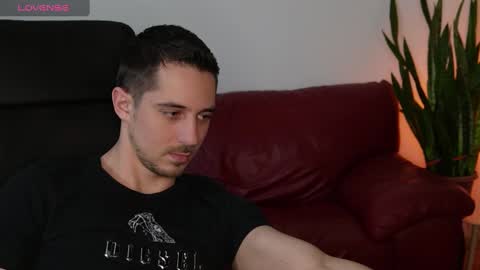 Snapshot of mrgreeneyes01 chatting on February 5, 2025, 3:52 pm juan luis online show from February 5, 2025, 3:52 pm