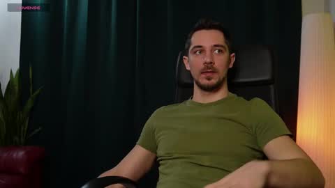 Snapshot of mrgreeneyes01 chatting on February 13, 2025, 10:33 pm juan luis online show from February 13, 2025, 10:33 pm