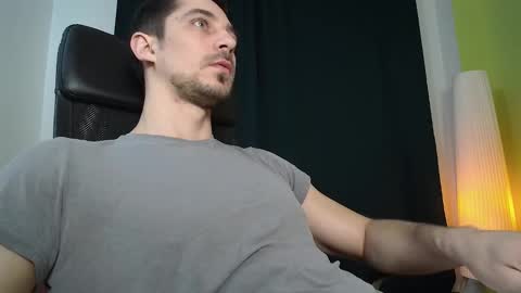 Snapshot of mrgreeneyes01 chatting on February 22, 2025, 9:48 pm juan luis online show from February 22, 2025, 9:48 pm