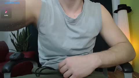Snapshot of mrgreeneyes01 chatting on February 25, 2025, 5:52 am juan luis online show from February 25, 2025, 5:52 am