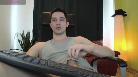 Snapshot of mrgreeneyes01 chatting on March 5, 2025, 8:10 am juan luis online show from March 5, 2025, 8:10 am