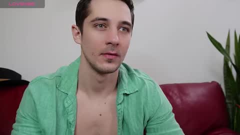 Snapshot of mrgreeneyes01 chatting on March 9, 2025, 9:24 am juan luis online show from March 9, 2025, 9:24 am