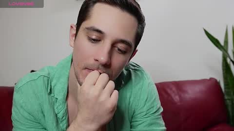 Snapshot of mrgreeneyes01 chatting on March 9, 2025, 3:49 pm juan luis online show from March 9, 2025, 3:49 pm