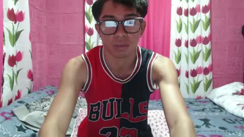 Snapshot of mrheartthief chatting on June 16, 2026, 8:22 pm mrheartthief online show from June 16, 2026, 8:22 pm