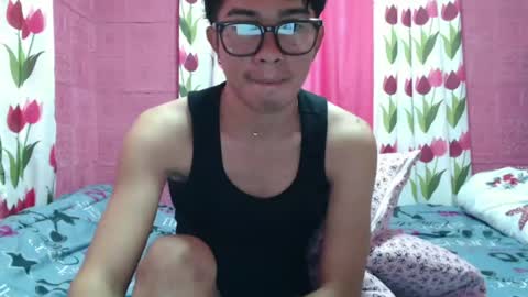 Snapshot of mrheartthief chatting on June 18, 2026, 12:22 am mrheartthief online show from June 18, 2026, 12:22 am