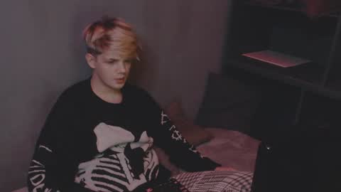 Snapshot of mrleopardick chatting on December 5, 2024, 10:12 pm mr leo online show from December 5, 2024, 10:12 pm