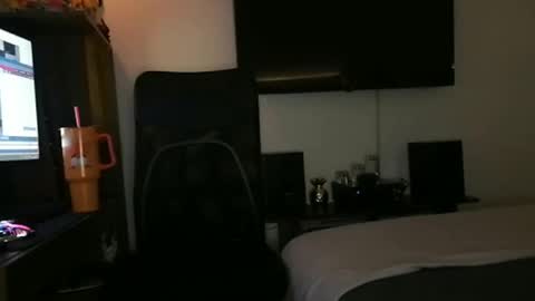 mrmiss_dannys online show from March 4, 2025, 3:11 am