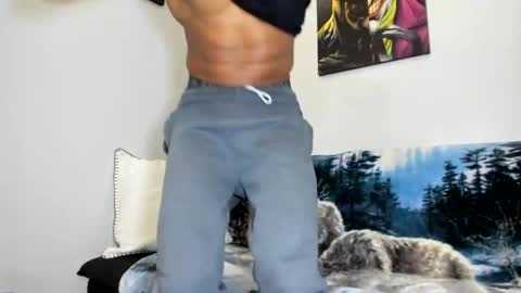 Snapshot of mromg007 chatting on February 7, 2025, 2:04 pm mromg007 online show from February 7, 2025, 2:04 pm