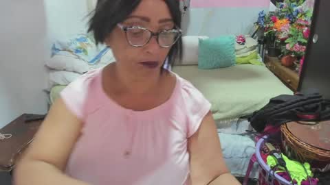 Snapshot of mrs_mommy chatting on April 19, 2026, 9:28 pm mrs_mommy online show from April 19, 2026, 9:28 pm