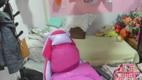 Snapshot of mrs_mommy chatting on May 8, 2026, 11:32 pm mrs_mommy online show from May 8, 2026, 11:32 pm