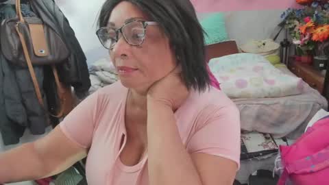 Snapshot of mrs_mommy chatting on June 1, 2026, 5:58 pm mrs_mommy online show from June 1, 2026, 5:58 pm