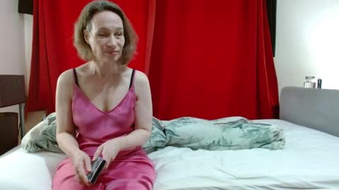 Mrs Velvet Vixen online show from April 1, 2026, 7:42 am