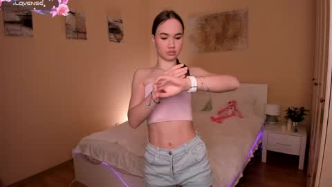 Mia online show from March 23, 2026, 12:53 pm