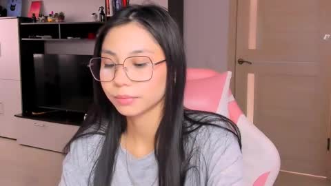 Snapshot of ms_emily_ chatting on June 9, 2026, 11:33 am ms_emily_ online show from June 9, 2026, 11:33 am