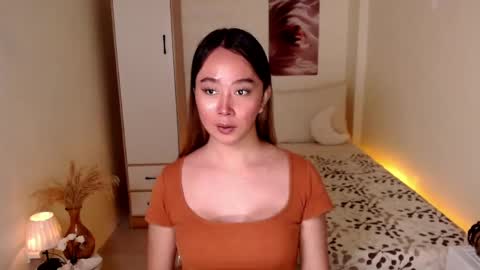 Snapshot of ms_lhaydeebunny chatting on April 23, 2026, 8:11 pm Evon online show from April 23, 2026, 8:11 pm