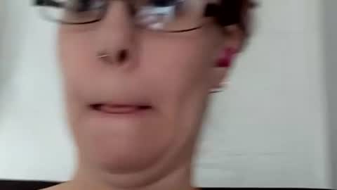 Snapshot of msalls1124 chatting on December 19, 2025, 6:59 pm melissa online show from December 19, 2025, 6:59 pm