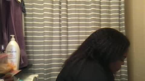 Snapshot of msjonemillion chatting on January 7, 2025, 1:06 am Chocolate  Candy   Stick online show from January 7, 2025, 1:06 am