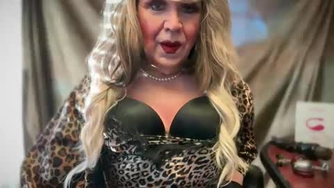 mskarentoy online show from March 3, 2025, 9:37 pm