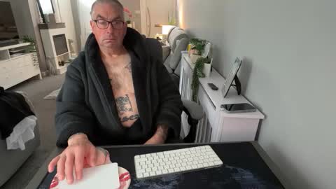 Snapshot of mtb1697 chatting on October 8, 2025, 8:34 am mtb1697 online show from October 8, 2025, 8:34 am