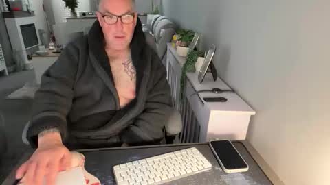 Snapshot of mtb1697 chatting on October 31, 2025, 9:21 am mtb1697 online show from October 31, 2025, 9:21 am