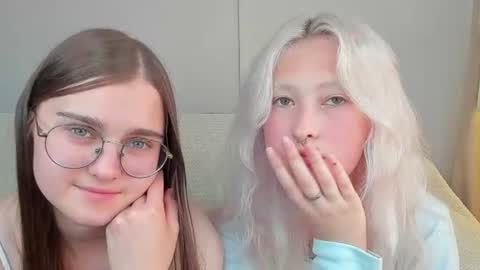 Snapshot of muffin_mia chatting on July 30, 2026, 12:04 pm Mia online show from July 30, 2026, 12:04 pm