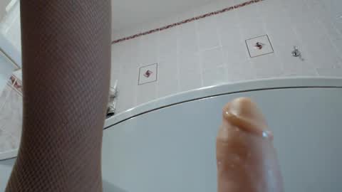 Snapshot of mullty chatting on January 14, 2025, 5:08 am Mullty online show from January 14, 2025, 5:08 am