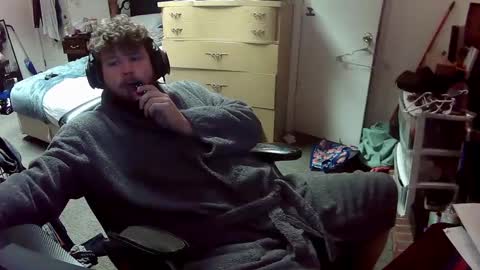 munchieee online show from December 18, 2024, 2:49 pm