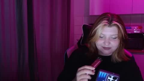 Snapshot of mura_muur chatting on June 1, 2026, 2:41 pm Milana online show from June 1, 2026, 2:41 pm