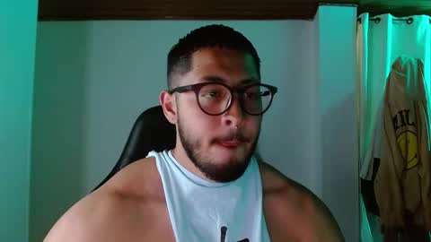 Snapshot of muscle_cock32 chatting on September 17, 2025, 6:42 pm David Big online show from September 17, 2025, 6:42 pm