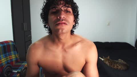 Snapshot of muscle_man1 chatting on February 6, 2025, 12:22 am Mike online show from February 6, 2025, 12:22 am