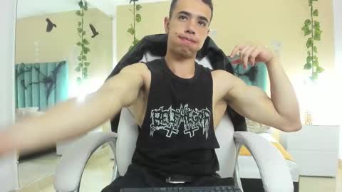 muscle scott online show from October 30, 2025, 12:28 pm