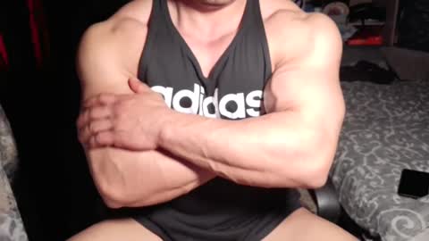 Snapshot of musclebredon chatting on April 19, 2026, 7:05 pm BRENDON online show from April 19, 2026, 7:05 pm