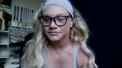 Snapshot of musclemommytay chatting on February 17, 2026, 10:27 pm Muscle Mommy Tay online show from February 17, 2026, 10:27 pm