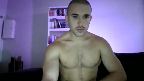 Snapshot of muscleshow00 chatting on September 10, 2025, 6:13 am muscleshow00 online show from September 10, 2025, 6:13 am
