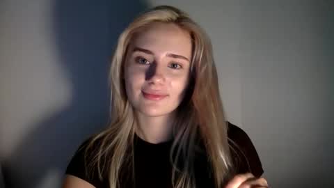 Snapshot of musescorner chatting on November 17, 2025, 3:18 pm musescorner online show from November 17, 2025, 3:18 pm