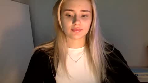 Snapshot of musescorner chatting on December 20, 2025, 3:41 pm musescorner online show from December 20, 2025, 3:41 pm