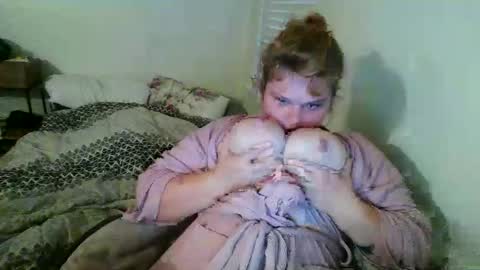 Snapshot of mushymummy000 chatting on October 15, 2025, 12:27 pm mushymummy000 online show from October 15, 2025, 12:27 pm