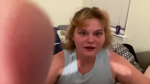 Snapshot of mushymummy000 chatting on October 20, 2025, 2:34 am mushymummy000 online show from October 20, 2025, 2:34 am