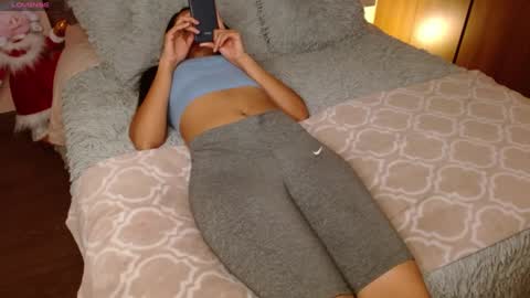 Snapshot of musicayluna chatting on January 19, 2025, 12:17 am VALENTINA Luna  online show from January 19, 2025, 12:17 am