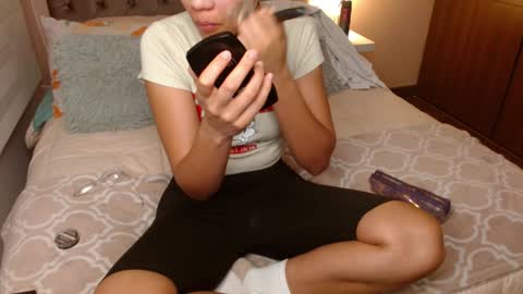 Snapshot of musicayluna chatting on February 8, 2025, 9:35 am VALENTINA Luna  online show from February 8, 2025, 9:35 am