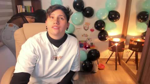 Snapshot of musicayluna chatting on March 6, 2025, 5:03 am VALENTINA Luna  online show from March 6, 2025, 5:03 am