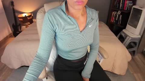 Snapshot of musicayluna chatting on September 24, 2025, 9:01 am VALENTINA Luna  online show from September 24, 2025, 9:01 am