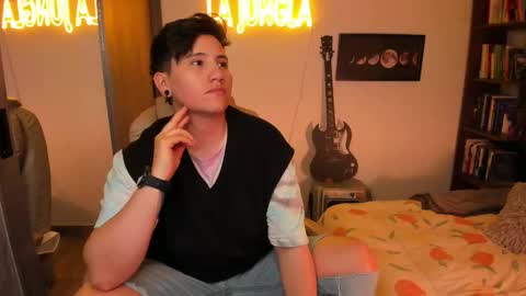 Snapshot of musicayluna chatting on October 24, 2025, 2:30 am VALENTINA Luna  online show from October 24, 2025, 2:30 am