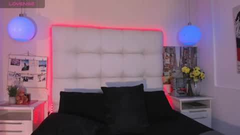 Snapshot of mxli_divine_ chatting on August 3, 2026, 5:49 pm mxli_divine_ online show from August 3, 2026, 5:49 pm